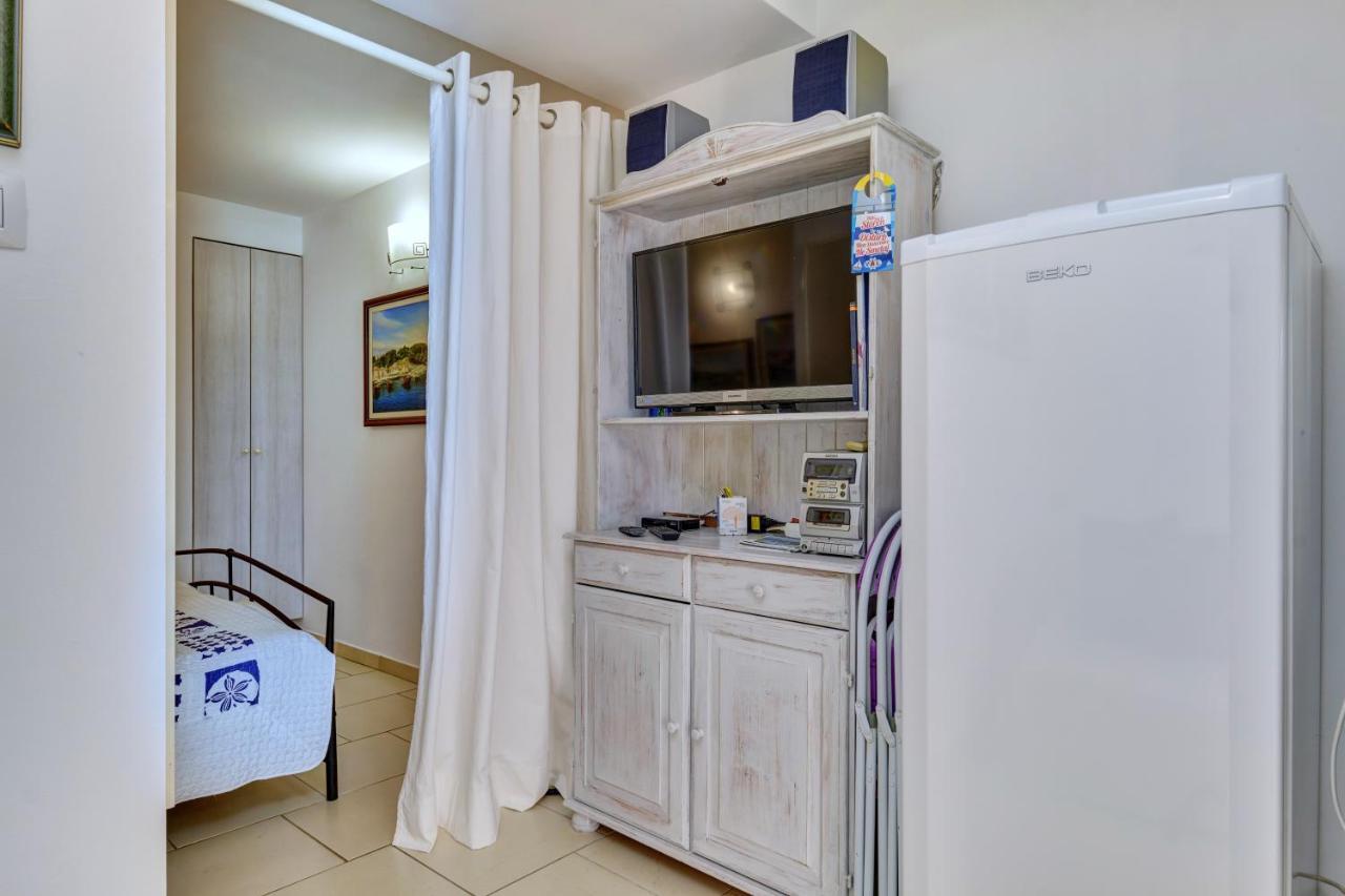 וולי לוסיניי Apartment Neno - Terrace & Parking מראה חיצוני תמונה